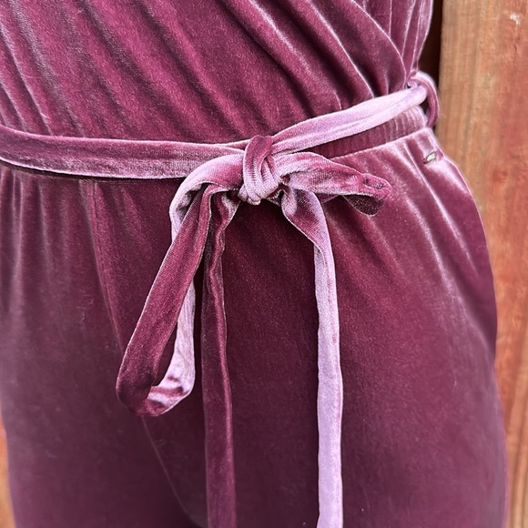 Guess Women’s Velvet Wrap Jumpsuit Burgundy Size S - Picture 6 of 14